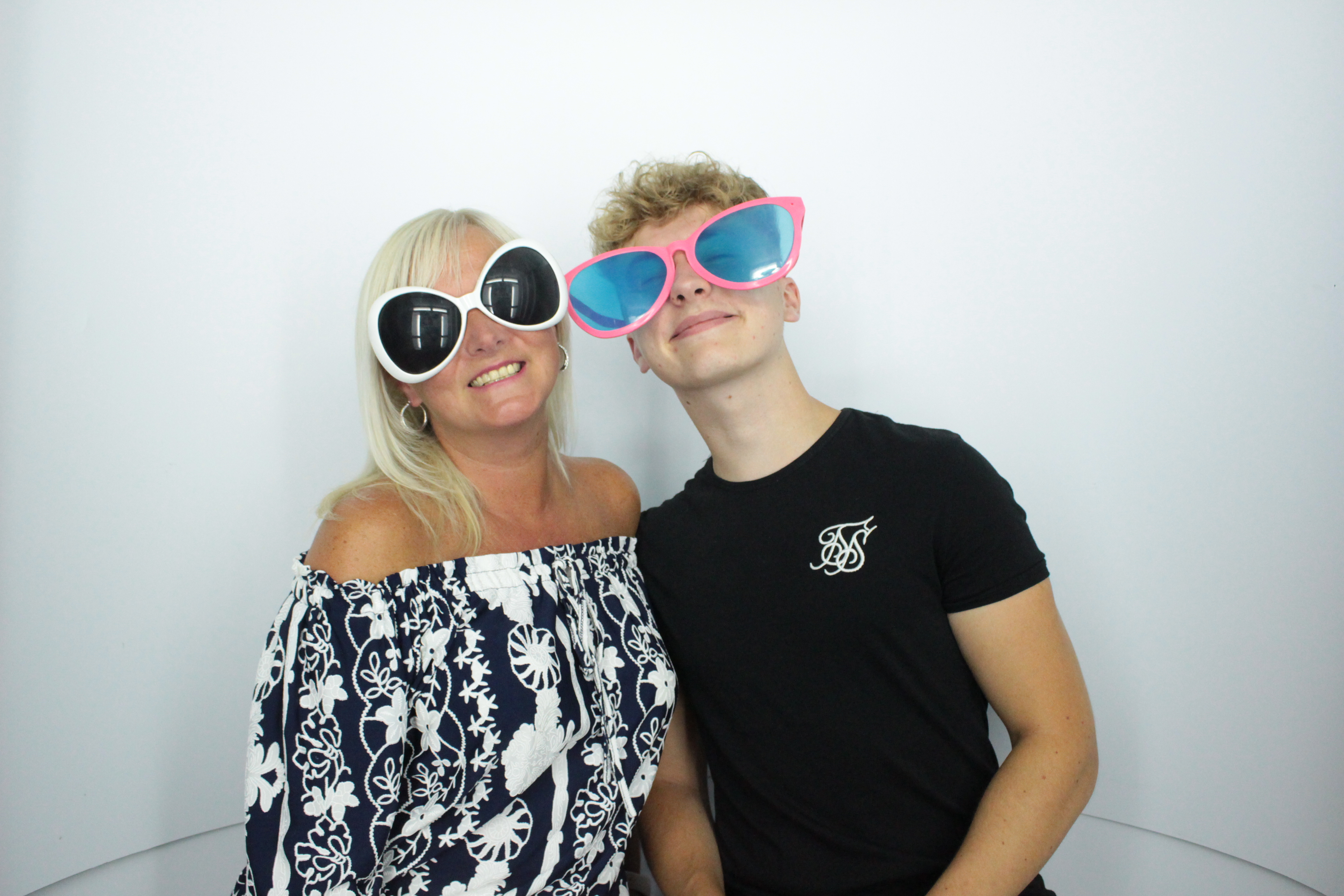 Martin & Colleen’s Joint 50th | View more photos from the event at gallery.myphotoboothexperience.co.uk/u/MyPhotoBoothExperienceLtd/Martin-Colleen’s-Joint-50th